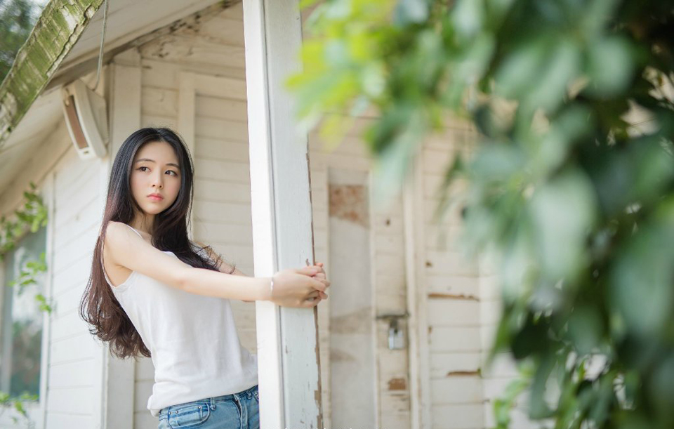 消息迅速被传入了大营，越来越多的江东将士汇聚过来，不敢相信这个事实，有些还未明白事情的整个过程的将士始终不敢相信周瑜已经阵亡的事实。
